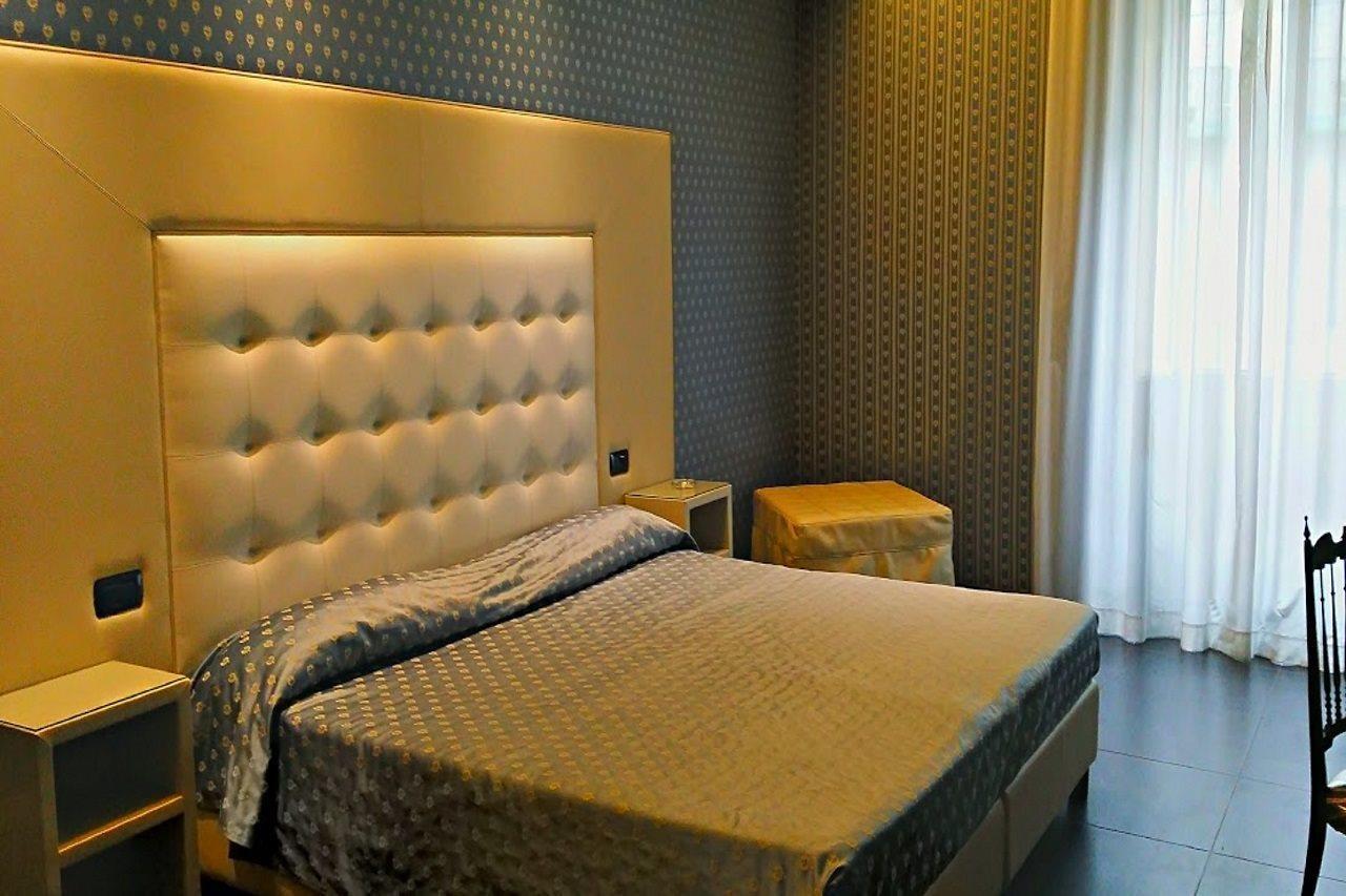 Guiren Dal 1959 Hotel Naples Luaran gambar
